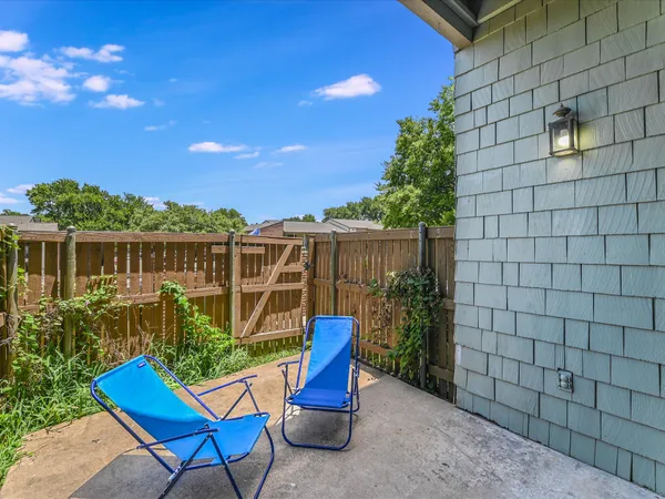$1,800 | 7122 Wood Hollow Drive, Unit 51, Austin, TX 78731