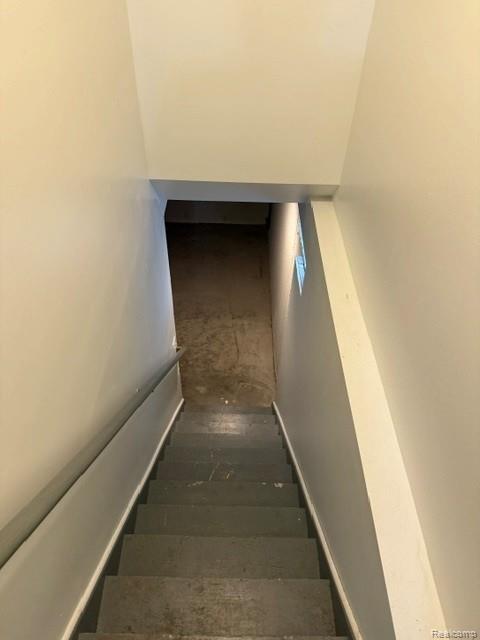 465 Trombley Road Troy, MI 48083 - Photo 16 of 24 Staircase with painted treads and a painted handrail