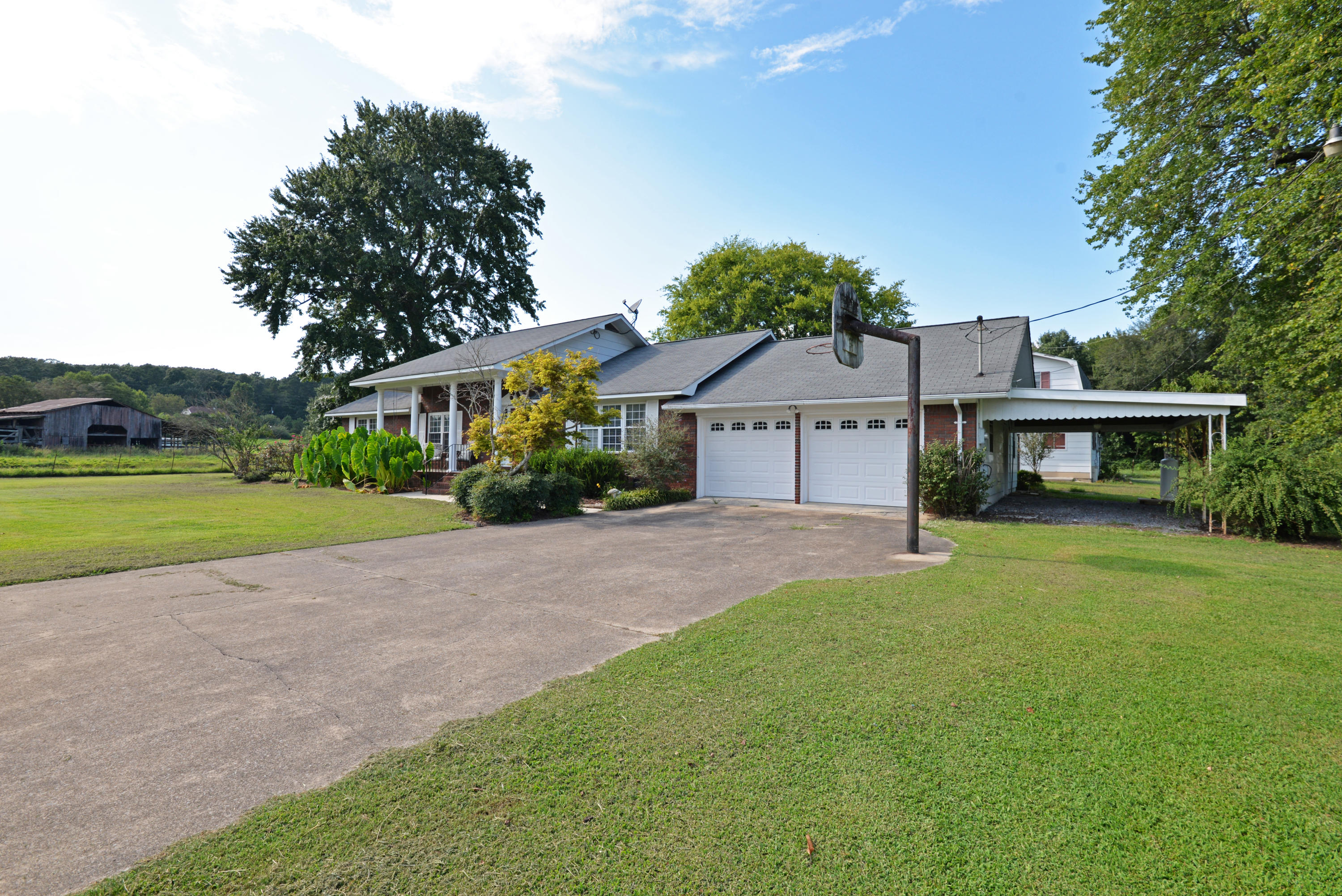 892 Red Clay Road Cleveland, TN 37311 - Photo 2 of 47 Front right view