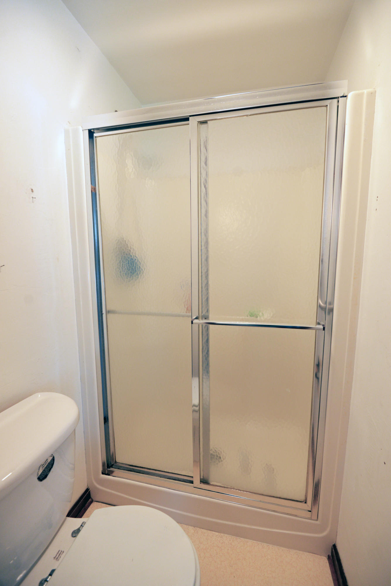 892 Red Clay Road Cleveland, TN 37311 - Photo 21 of 47 Middle bedroom shower