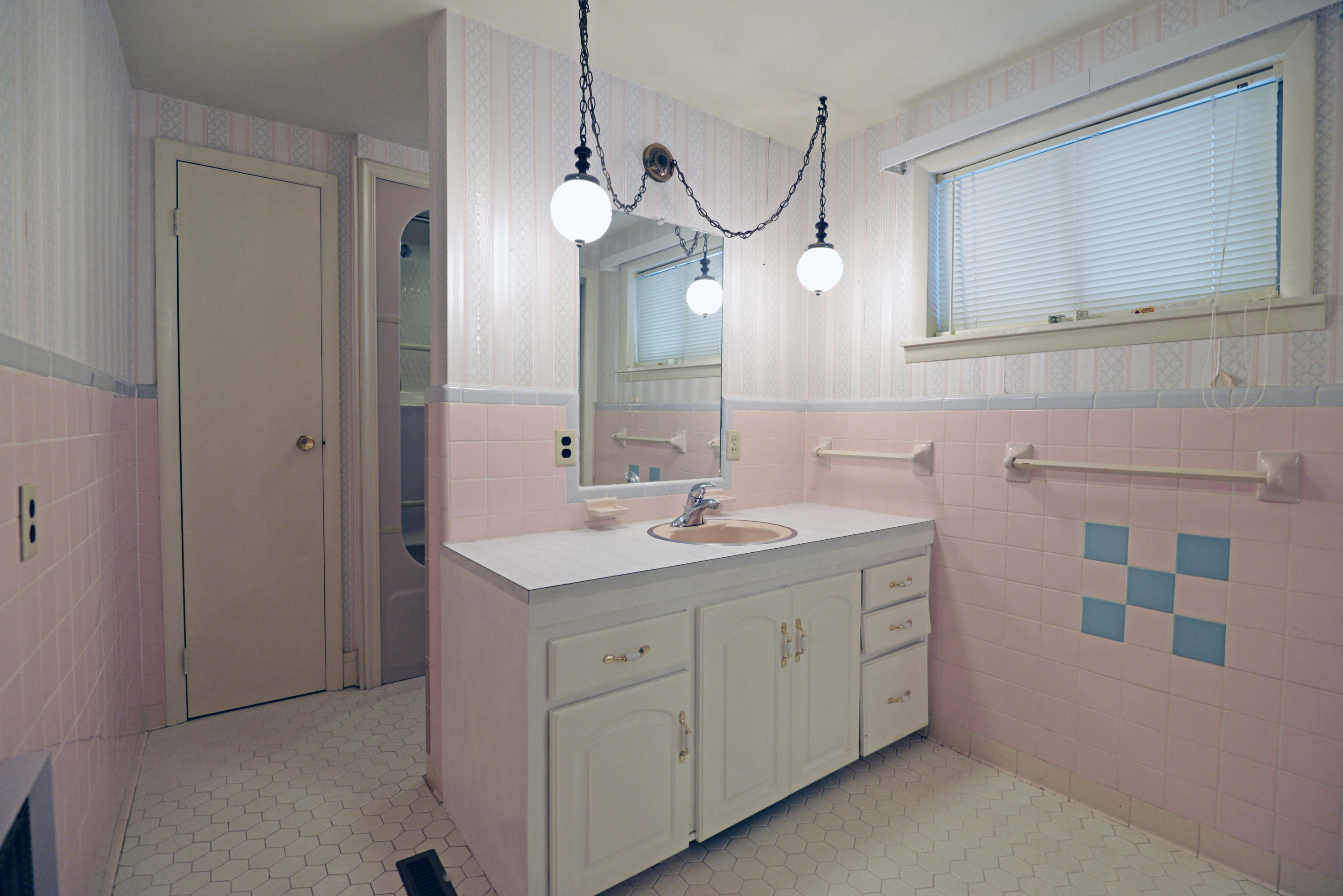 892 Red Clay Road Cleveland, TN 37311 - Photo 24 of 47 Hall bath view 1