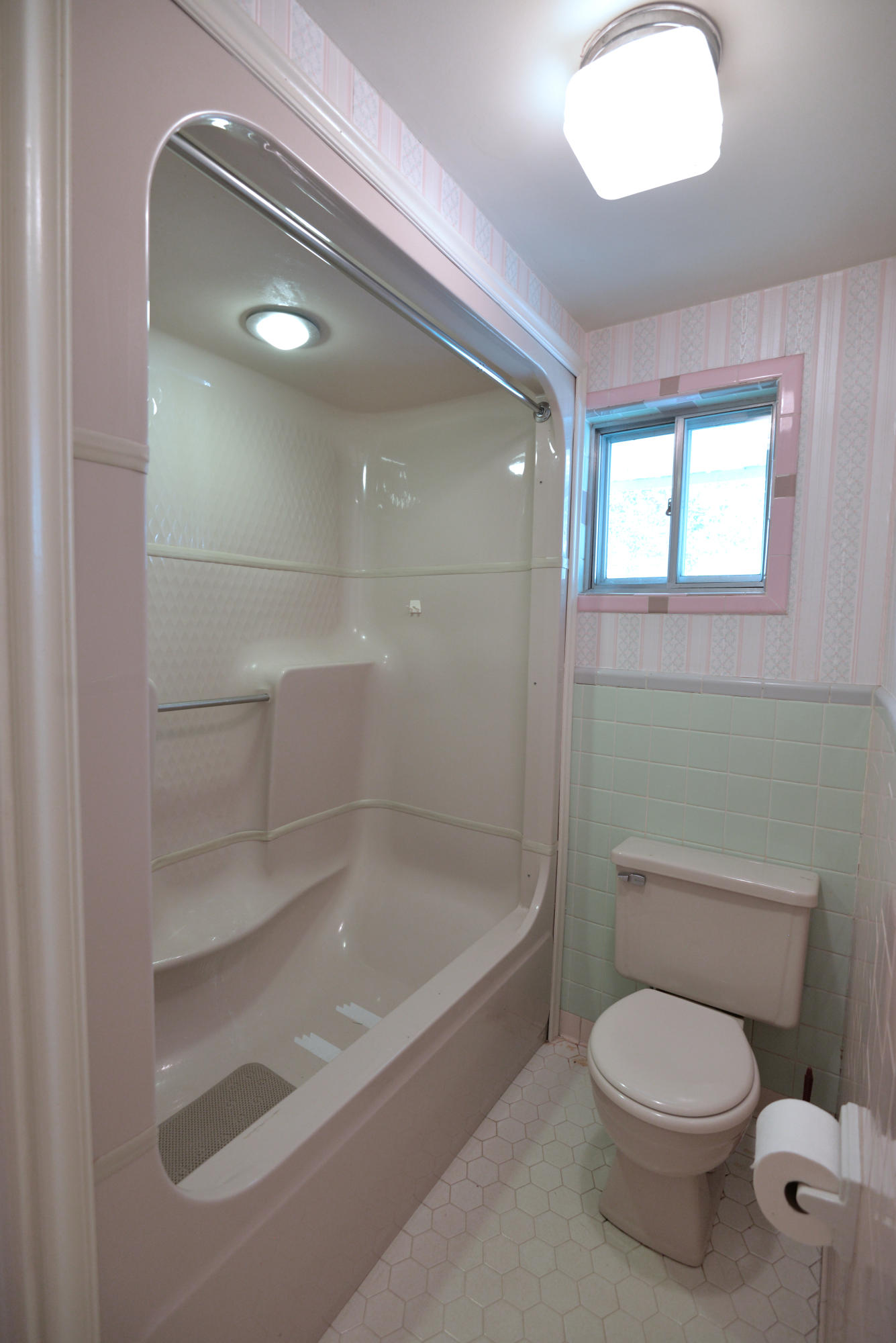 892 Red Clay Road Cleveland, TN 37311 - Photo 25 of 47 Hall bath view 2