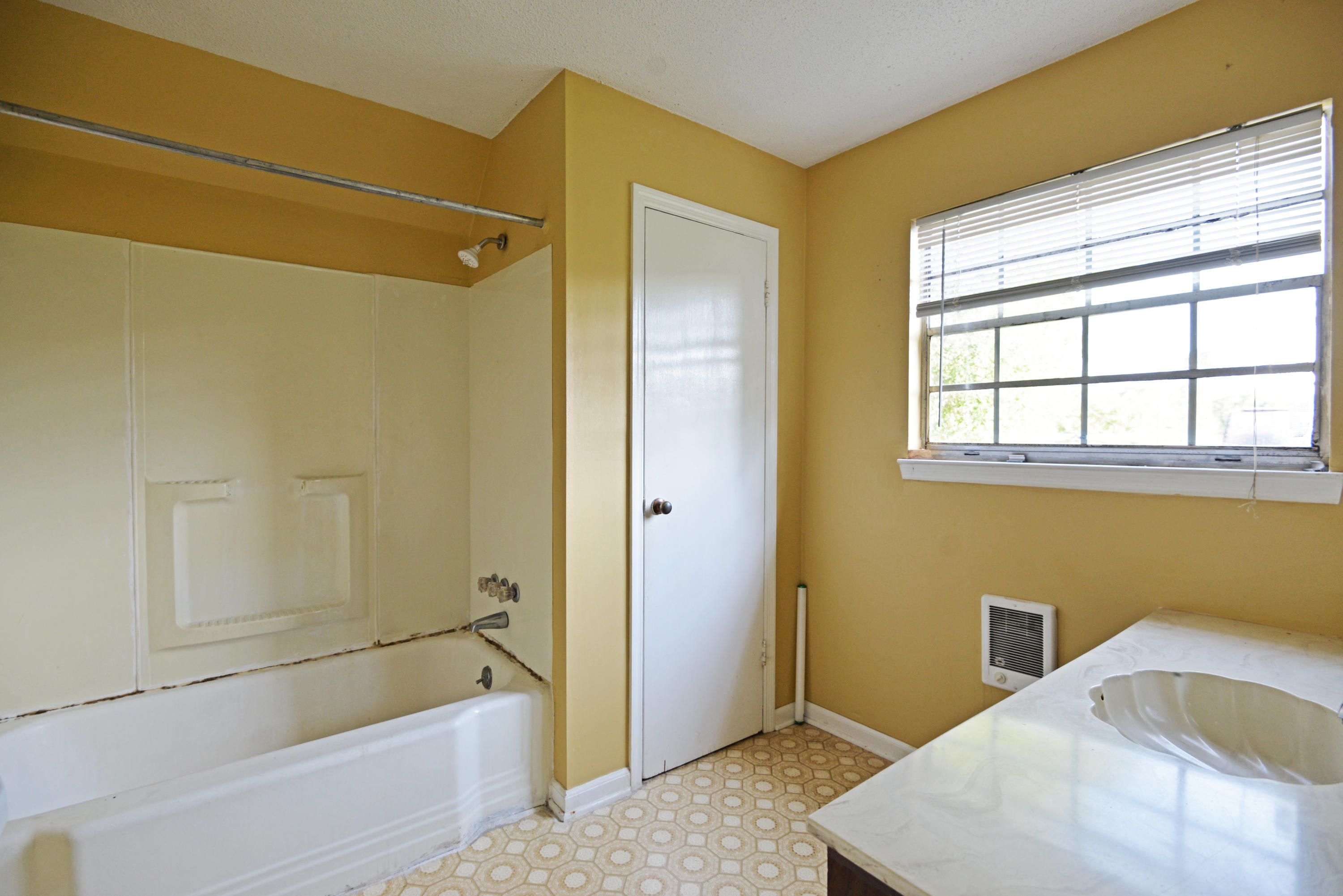 892 Red Clay Road Cleveland, TN 37311 - Photo 37 of 47 Guest house bath