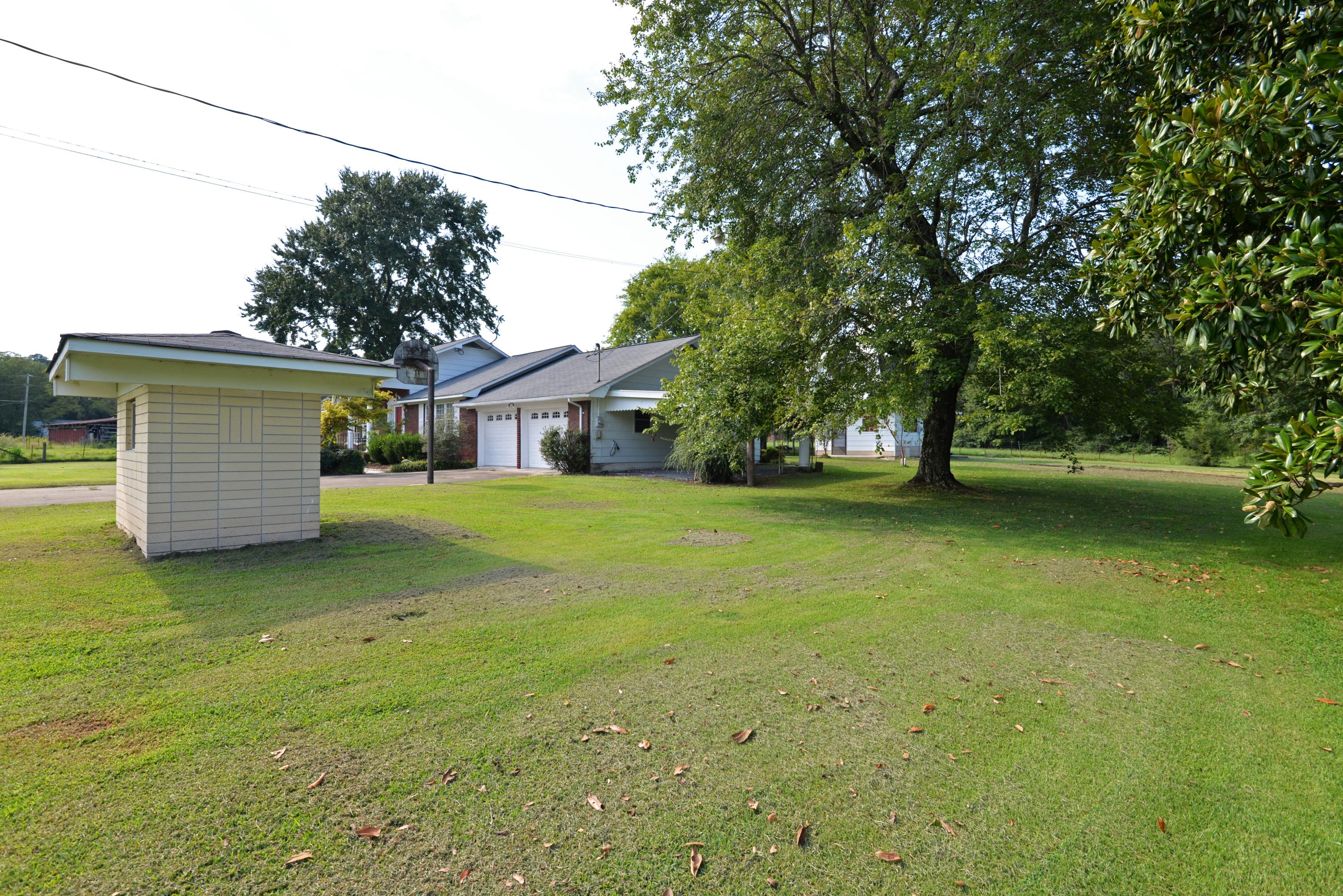 892 Red Clay Road Cleveland, TN 37311 - Photo 41 of 47 Side yard and well house - med