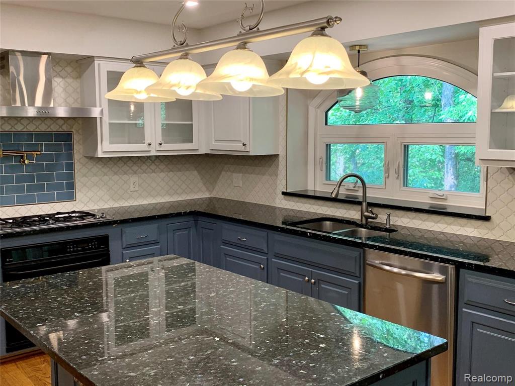 1632 Wakefield Court Rochester Hills, MI 48306 - Photo 12 of 56