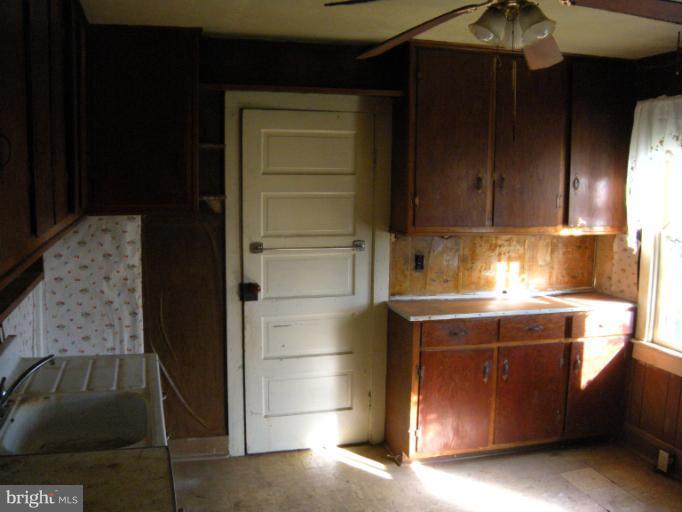 252 Grim Road Stephens City, VA 22655 - Photo 5 of 30 Kitchen