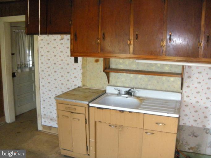 252 Grim Road Stephens City, VA 22655 - Photo 8 of 30 Kitchen
