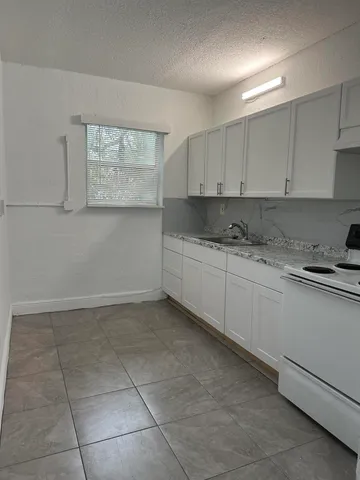 $1,450 | 608 5th Street, Unit 2, West Palm Beach, FL 33401