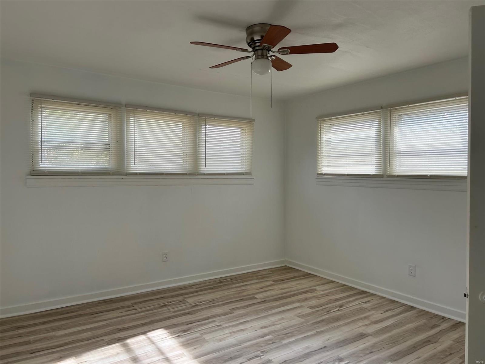 31 White Drive St. Louis, MO 63135 - Photo 5 of 18