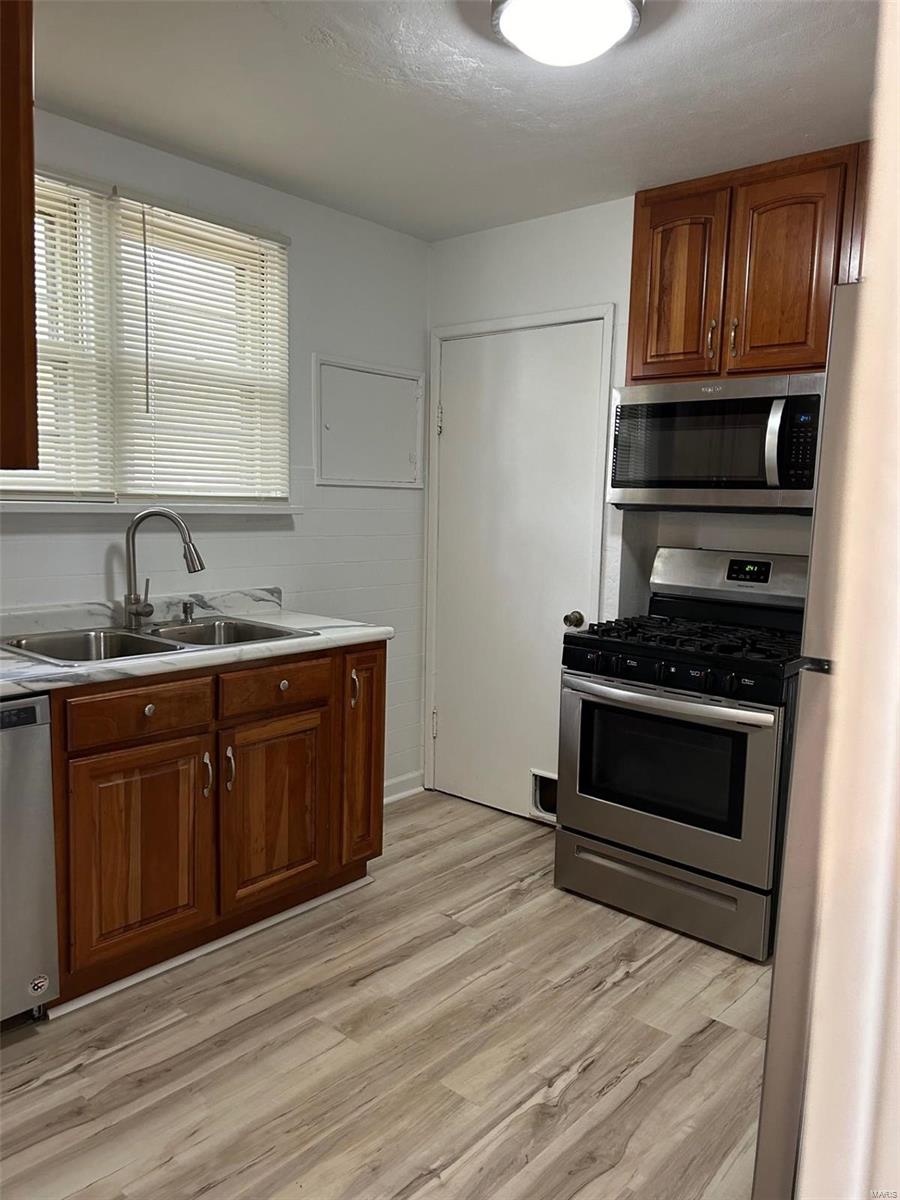 31 White Drive St. Louis, MO 63135 - Photo 6 of 18