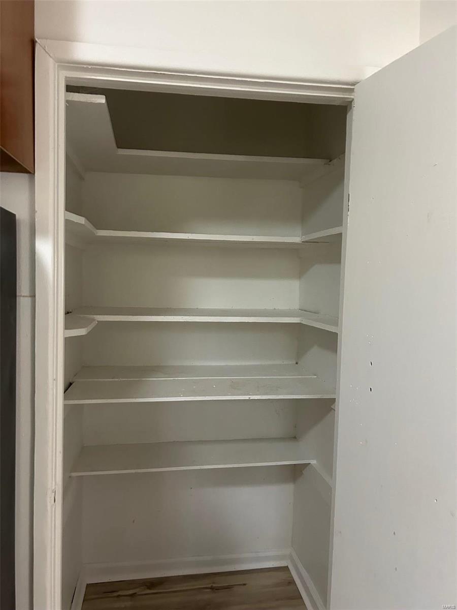 31 White Drive St. Louis, MO 63135 - Photo 7 of 18