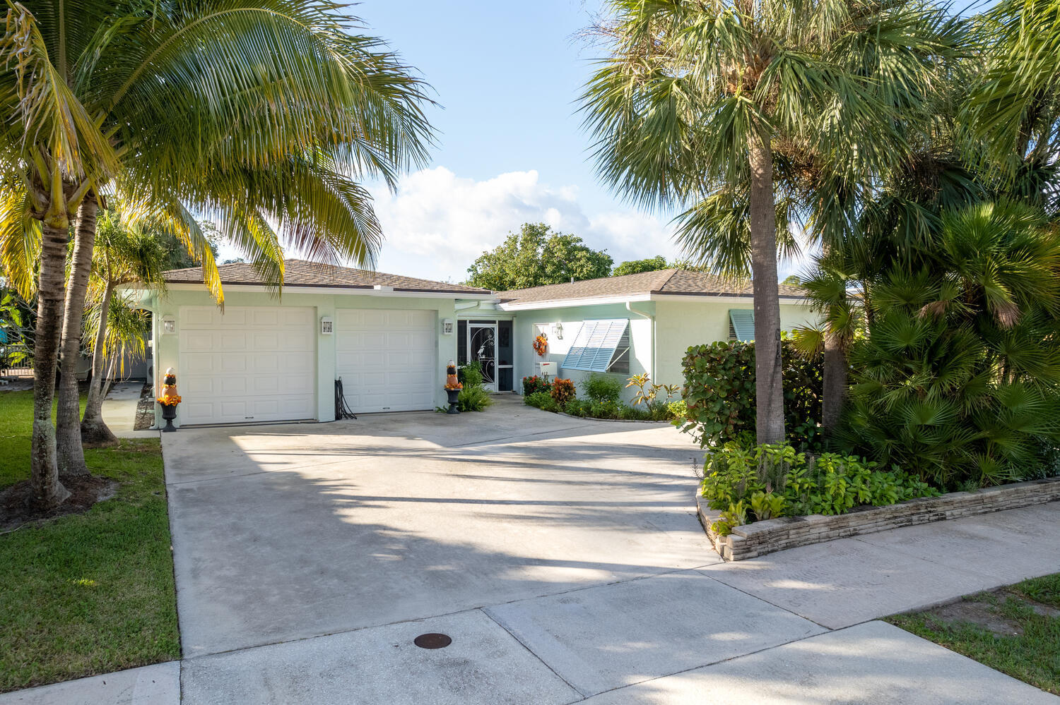 612 Inlet Road North Palm Beach, FL 33408 - Photo 4 of 62 FRONT EXTERIOR