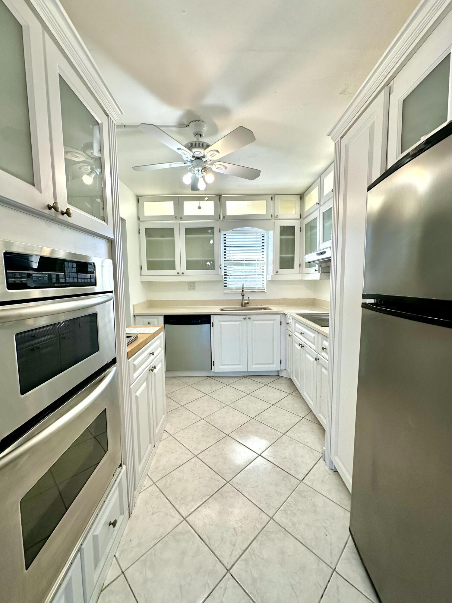 9235 Southwest 8th Street, Unit 306 Boca Raton, FL 33428 - Photo 2 of 27 Kitchen