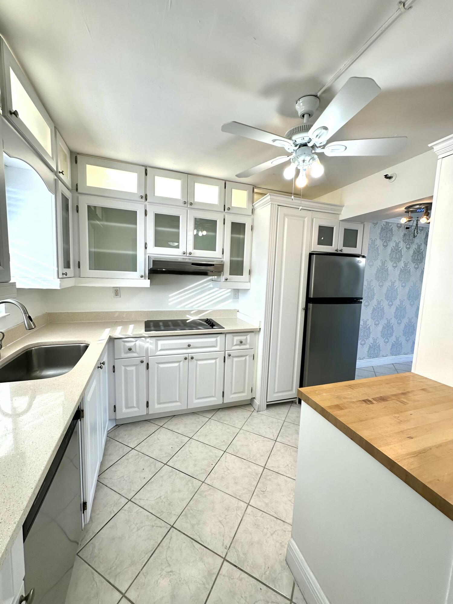 9235 Southwest 8th Street, Unit 306 Boca Raton, FL 33428 - Photo 4 of 27 Kitchen