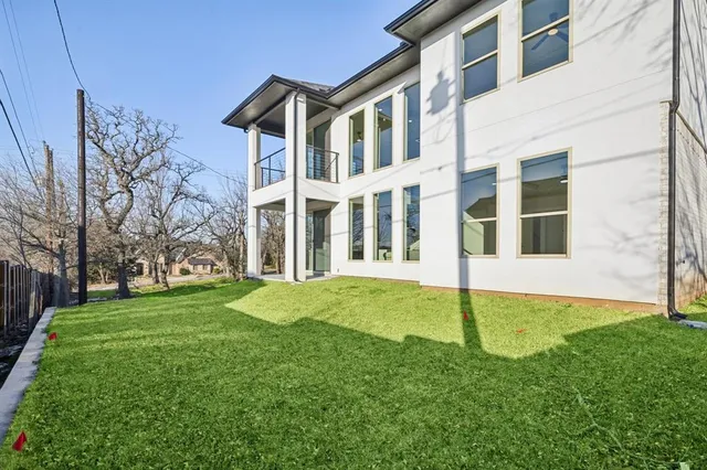 a house that has garden in front of it