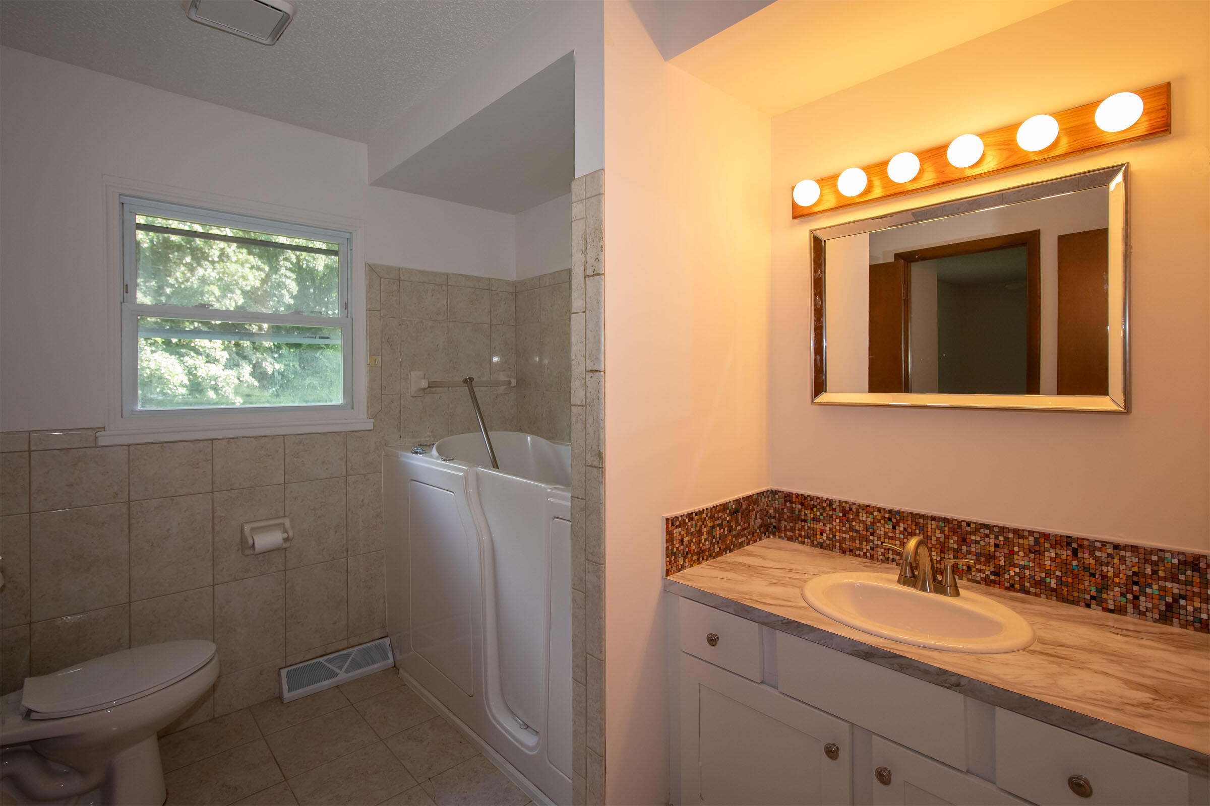 4101 West Hickory Road Hickory Corners, MI 49060 - Photo 16 of 26 Upper Bath - View 1