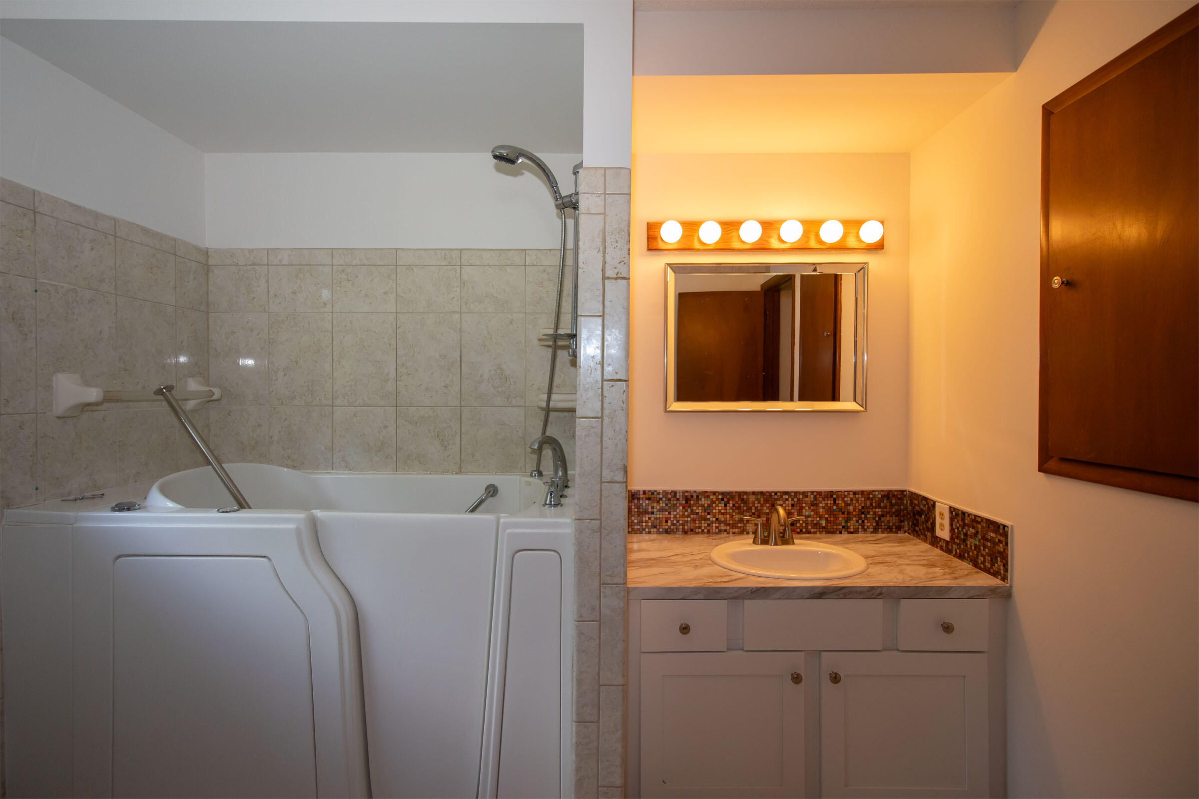 4101 West Hickory Road Hickory Corners, MI 49060 - Photo 17 of 26 Upper Bath - View 2