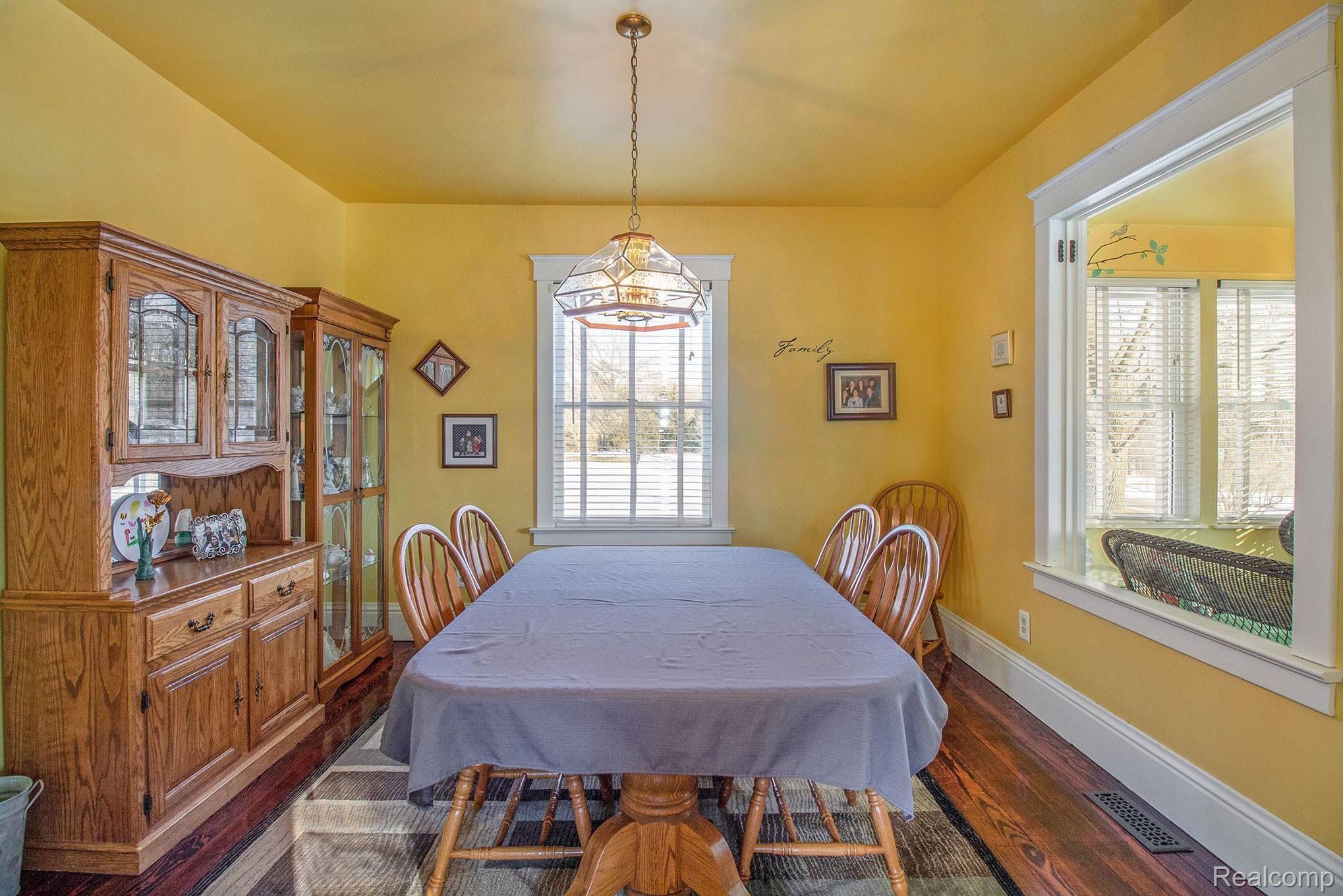 2107 Lannen Road Howell, MI 48855 - Photo 5 of 32 4 Dining Room v1.jpg