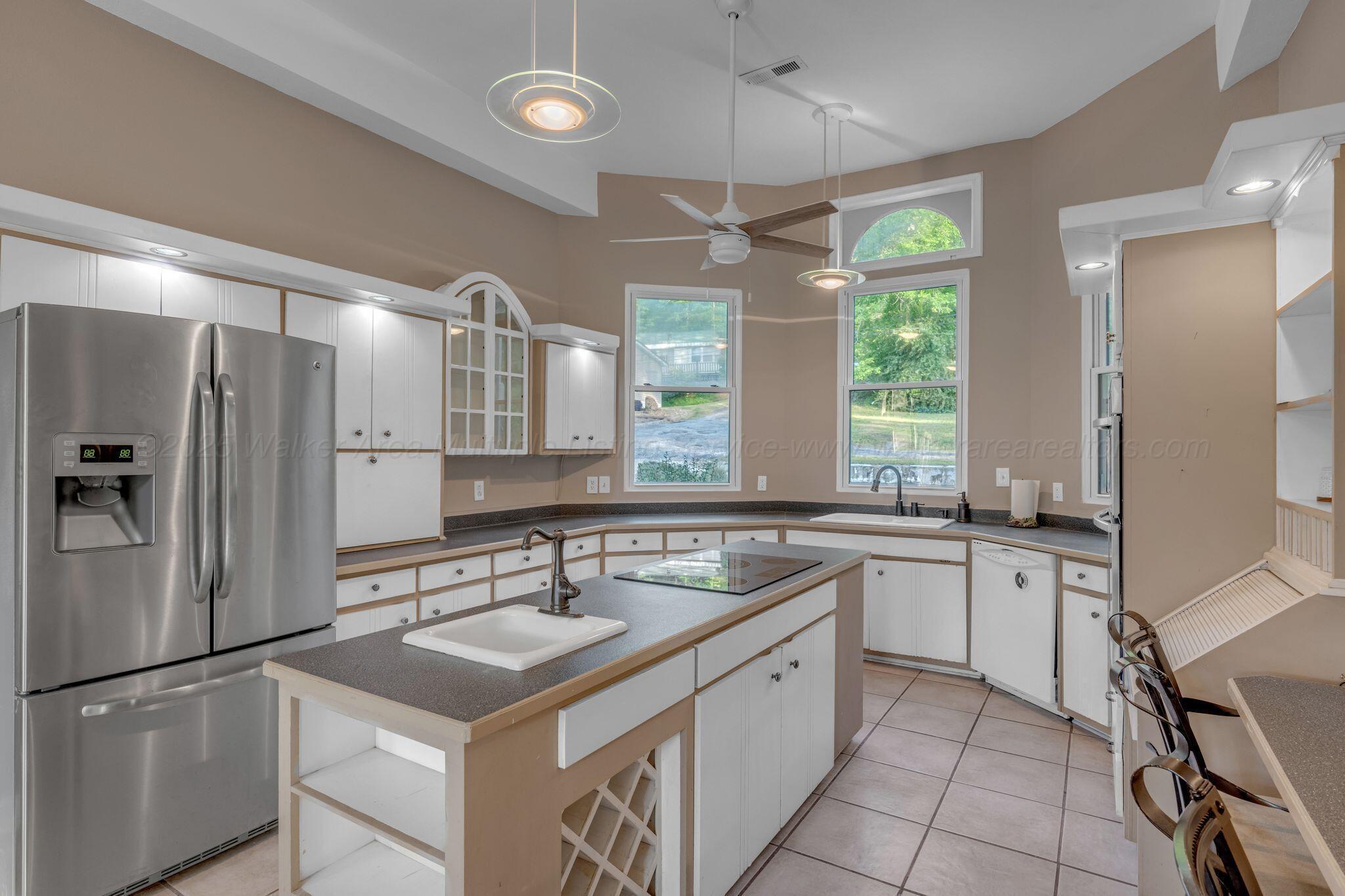 10 Davis Road Jasper, AL 35503 - Photo 11 of 49 Kitchen