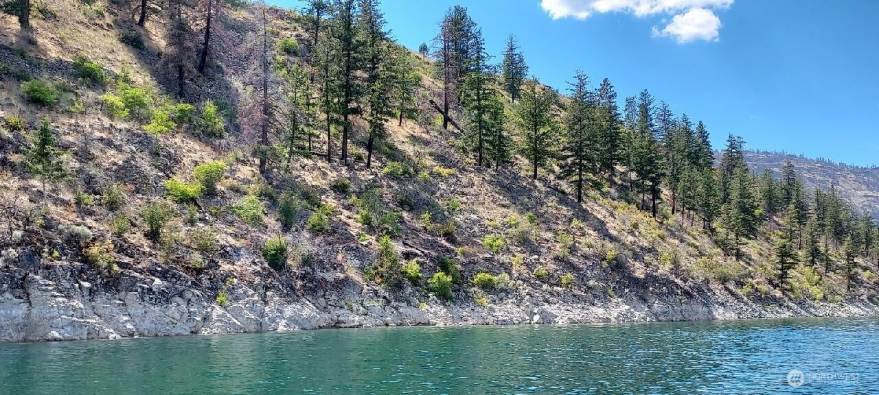 10 Omak Lake Road Okanogan, WA 98840 - Photo 4 of 6 a view of lake from a yard