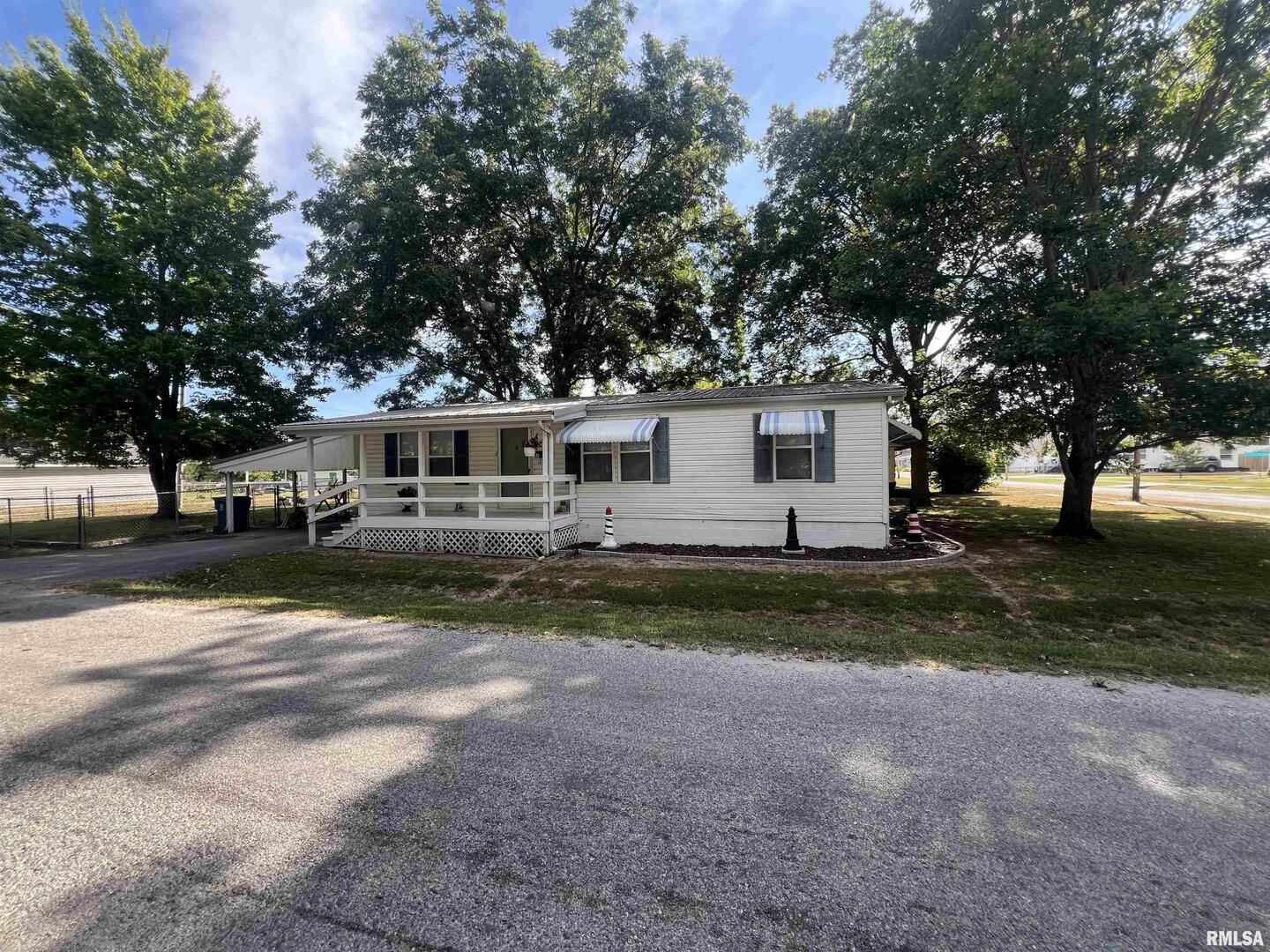 511 West Helen Avenue Christopher, IL 62822 - Photo 1 of 1