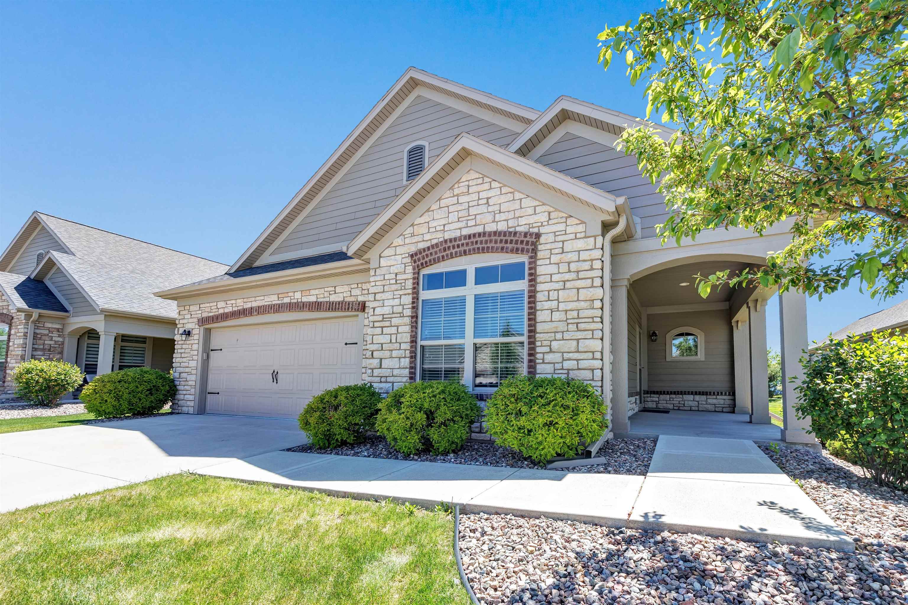 210 Bedford Road Green Bay, WI 54311 - Photo 2 of 46
