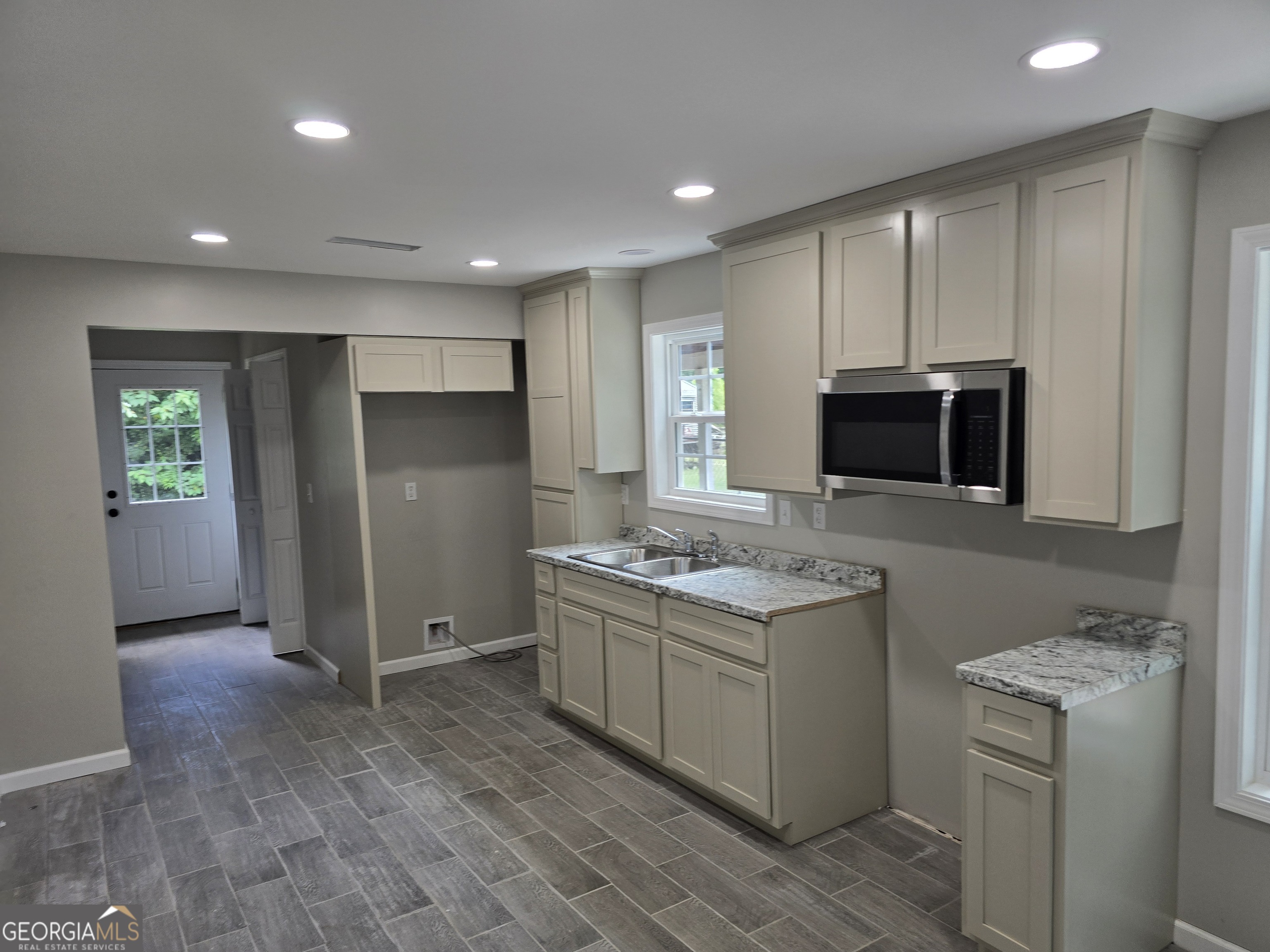 305 Smith Street Dublin, GA 31021 - Photo 10 of 20