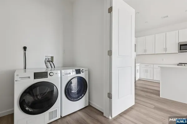 $2,700 | 2 Executive Drive, Unit 917, Fort Lee, NJ 07024