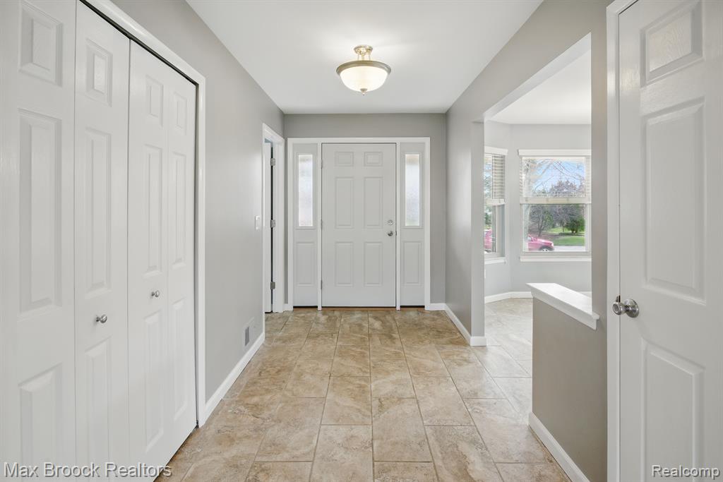 2232 Warrington Road Rochester Hills, MI 48307 - Photo 2 of 51