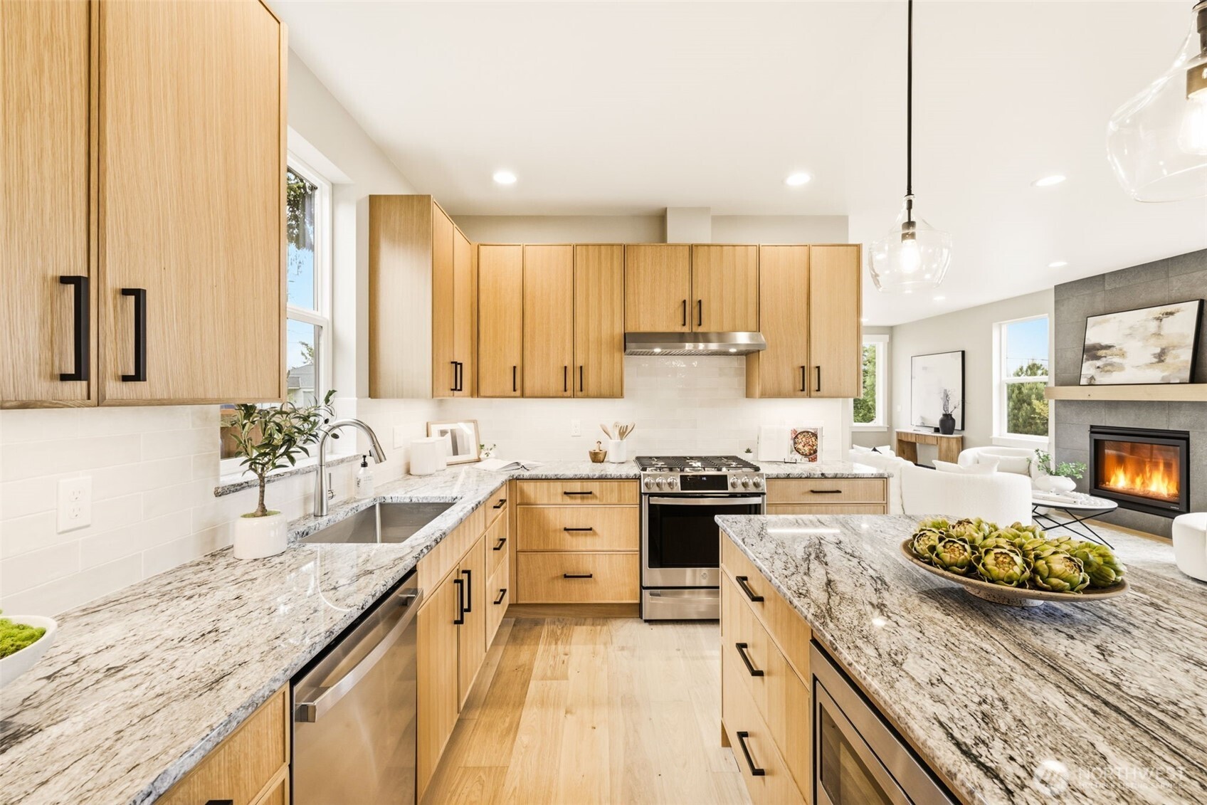 10202 44th Avenue Southwest Seattle, WA 98146 - Photo 13 of 35