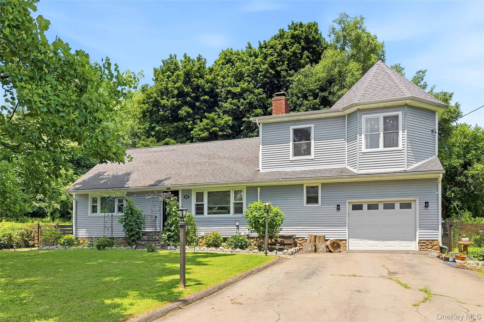 109 Chelsea Road Wappingers Falls, NY 12590 - Photo 3 of 36