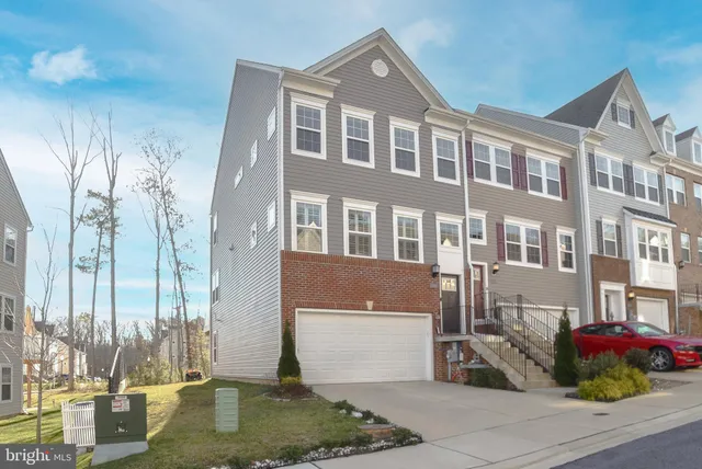 $2,900 | 23856 Myrtle Glen Way, California, MD 20619