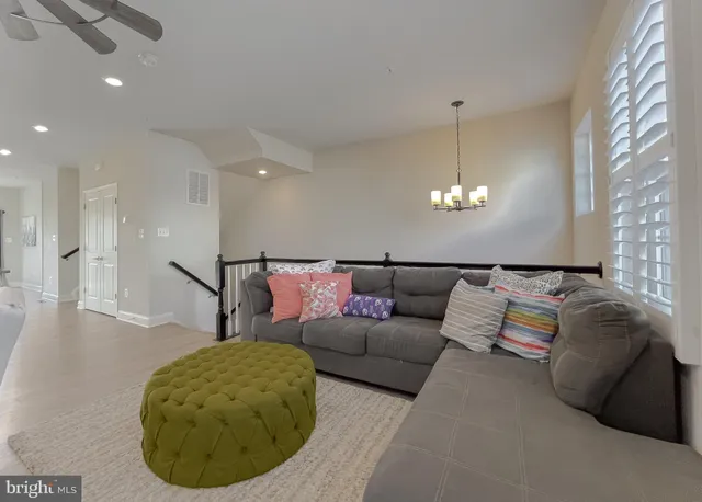 $2,900 | 23856 Myrtle Glen Way, California, MD 20619