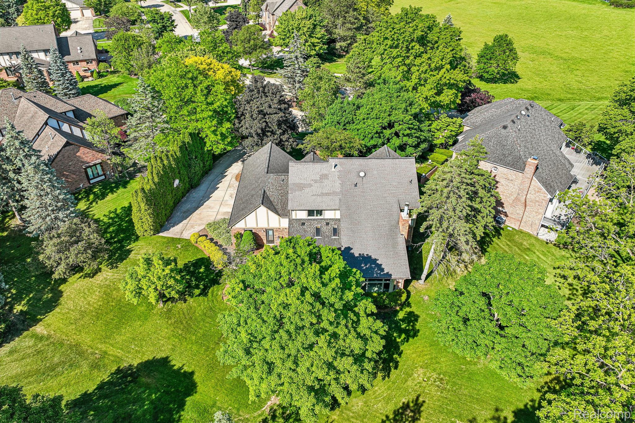 4523 Rivers Edge Drive Troy, MI 48098 - Photo 65 of 66 71-web-or-mls-Rivers Edge Dr-S0306-071.jpg