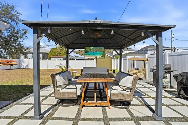 $4,000 | 411 42nd Avenue Northeast, St. Petersburg, FL 33703
