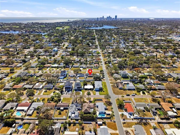 $4,000 | 411 42nd Avenue Northeast, St. Petersburg, FL 33703