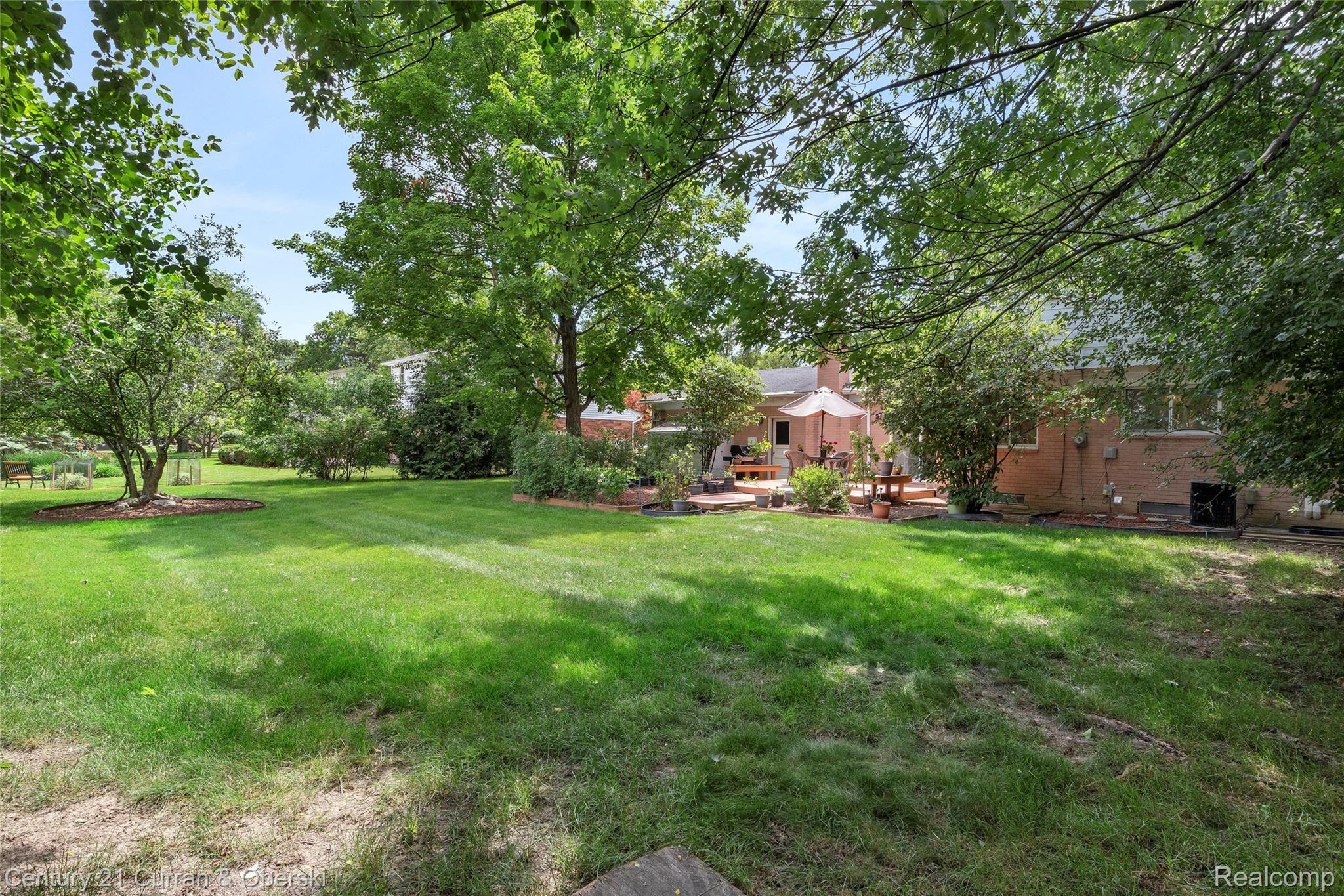25446 Wykeshire Road Farmington, MI 48336 - Photo 34 of 38 39.jpg