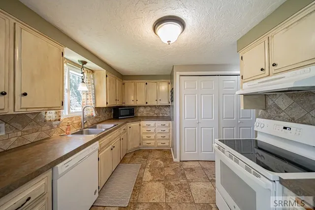 $389,000 | 14 North 470 West, Blackfoot, ID 83221