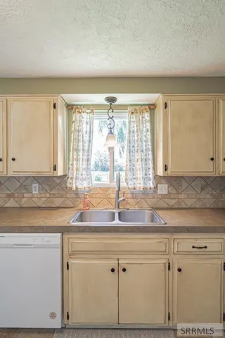 $389,000 | 14 North 470 West, Blackfoot, ID 83221