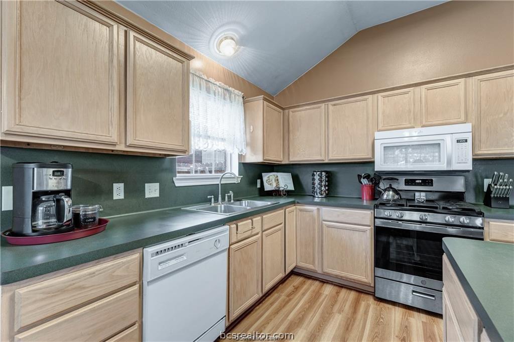 807 Azalea Court College Station, TX 77840 - Photo 10 of 23