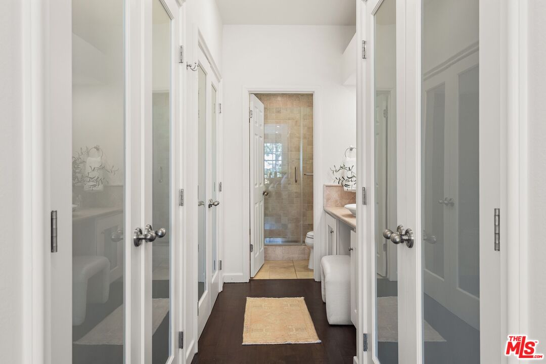 2125 Ridge Drive Los Angeles, CA 90049 - Photo 21 of 32