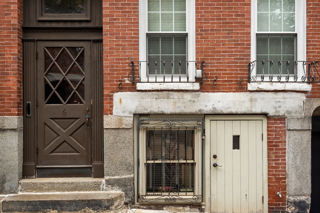 6 North Hudson Street, Unit 1 Boston, MA 02113 - Photo 22 of 22 a front view of a house with a window