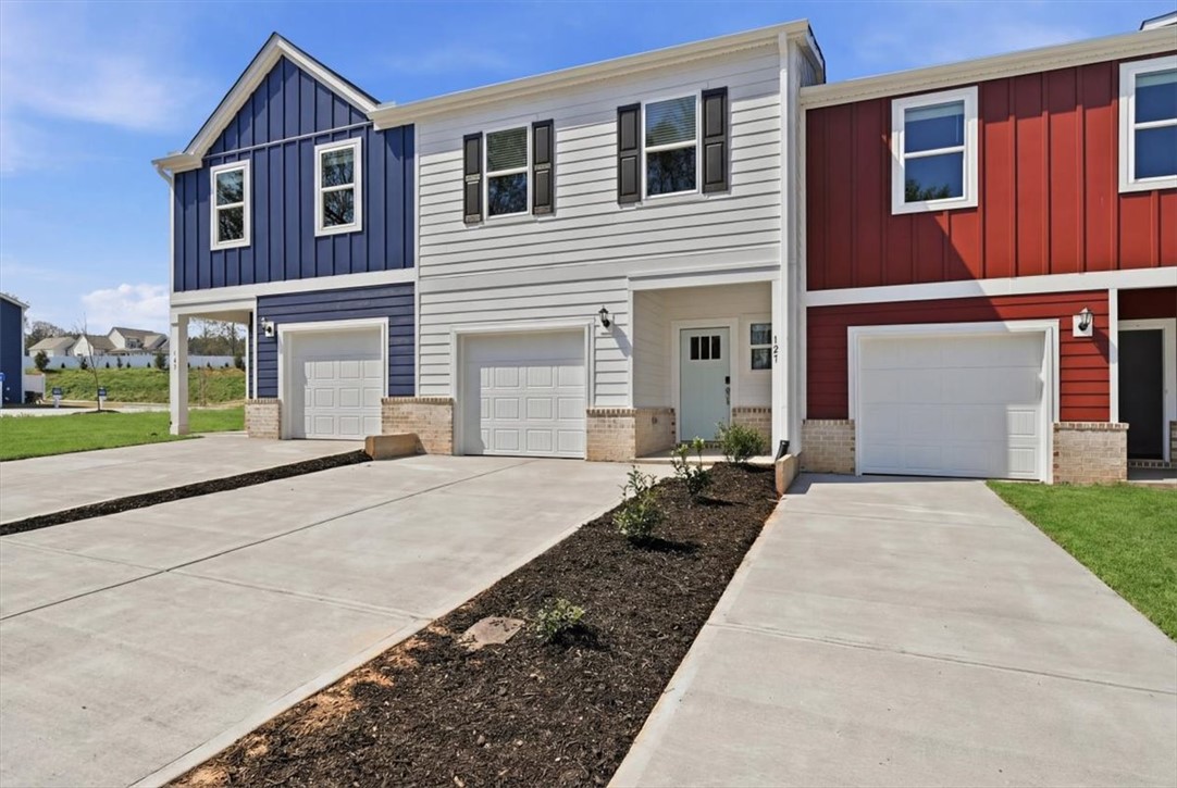 127 Kerwin Court Woodruff, SC 29388 - Photo 2 of 33