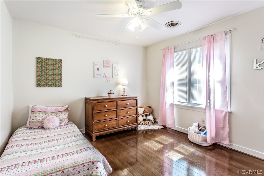 13625 Queensgate Road Midlothian, VA 23114 - Photo 20 of 35 a bedroom with a bed and a window