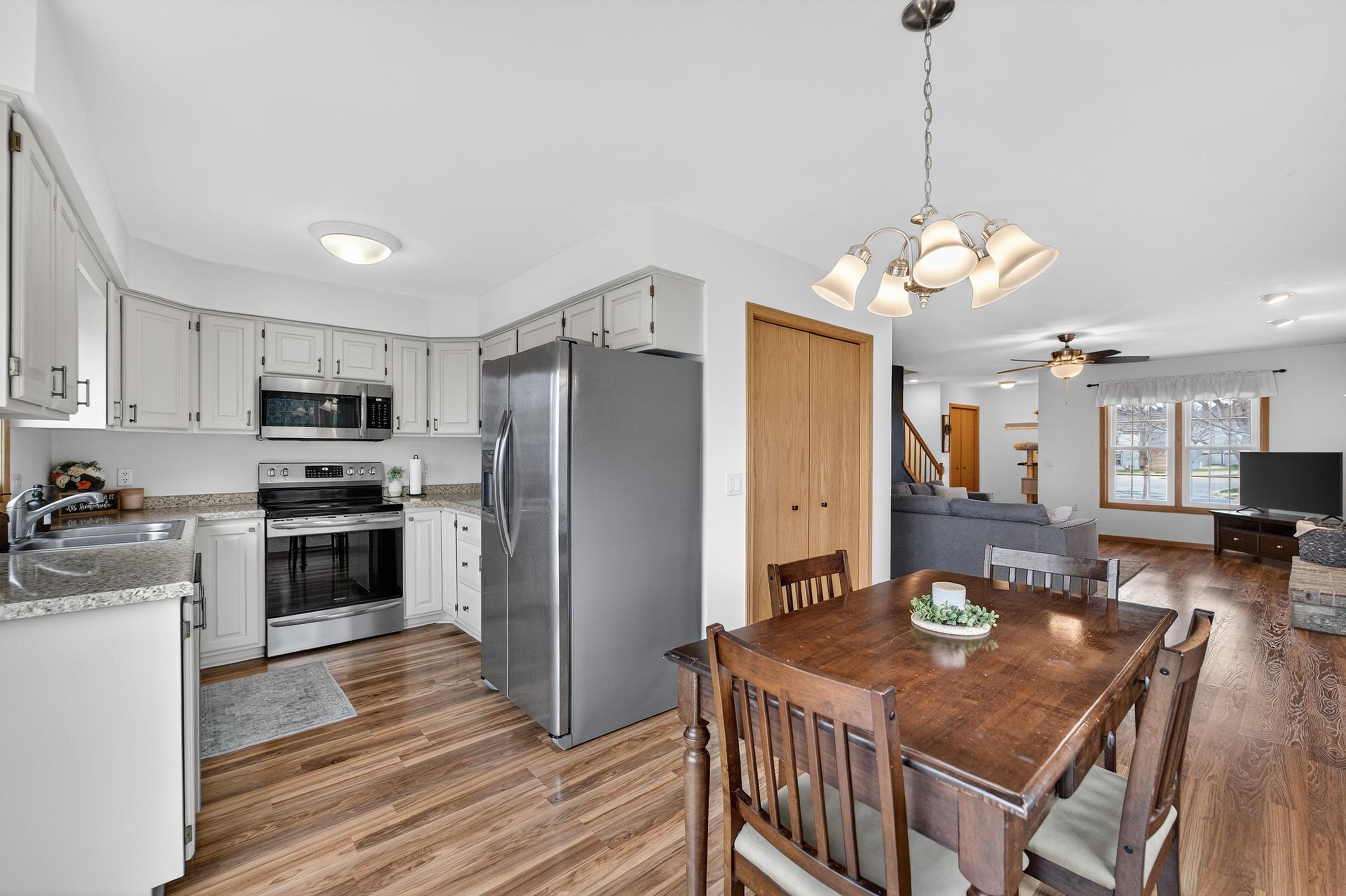 3202 Dorchester Way Madison, WI 53719 - Photo 12 of 28