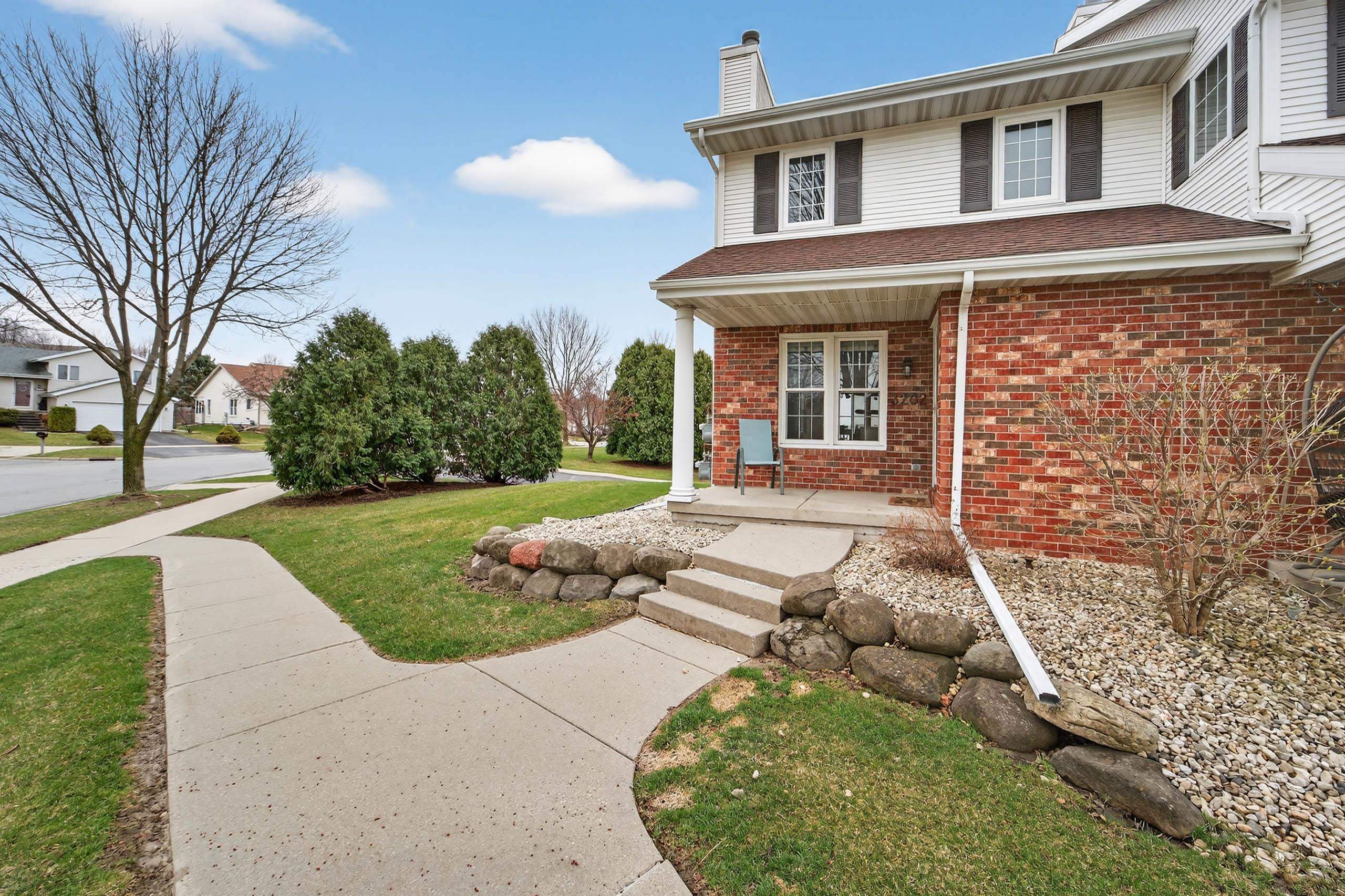 3202 Dorchester Way Madison, WI 53719 - Photo 2 of 28