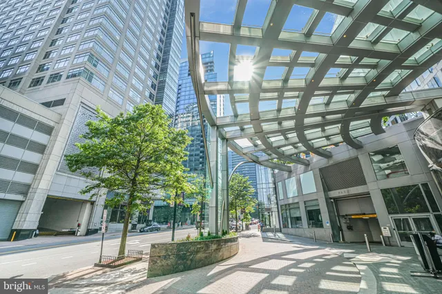 $1,350,000 | 1111 19th Street North, Unit 2703, Arlington, VA 22209