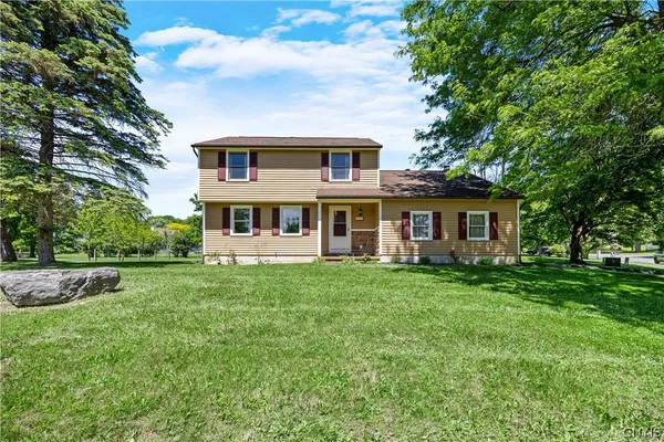 $299,900 | 4715 Sabre Lane, Manlius, NY 13104