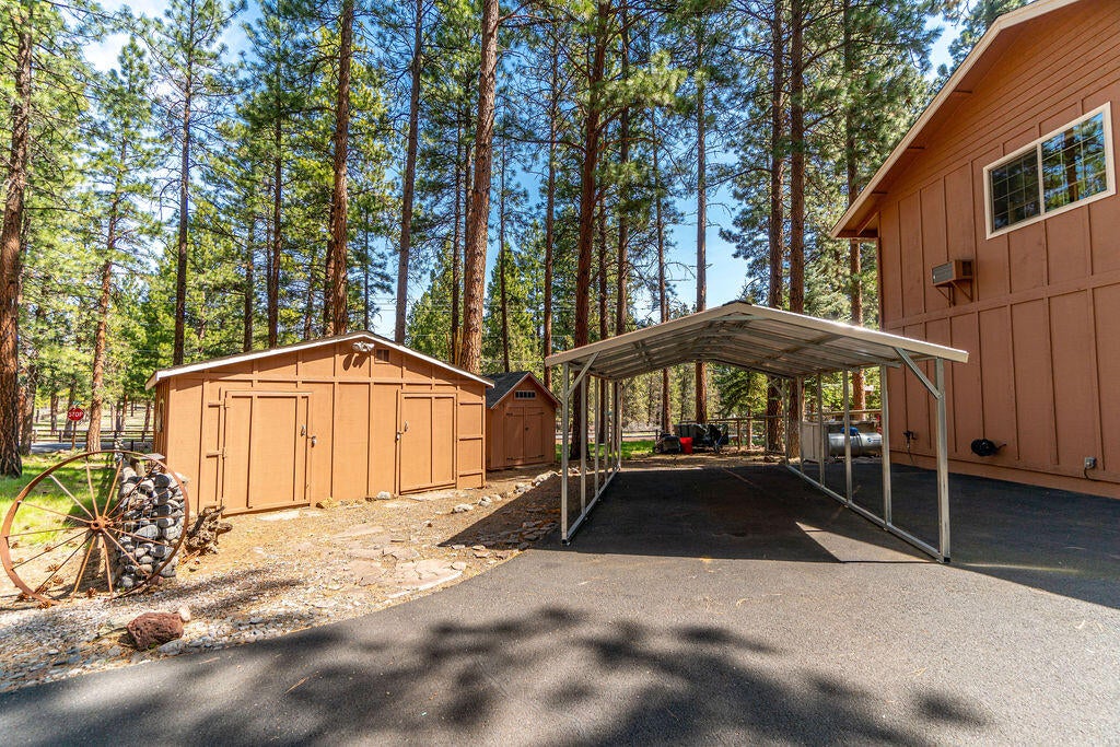 69660 Omaha Road Sisters, OR 97759 - Photo 33 of 45 Boat / Car parking