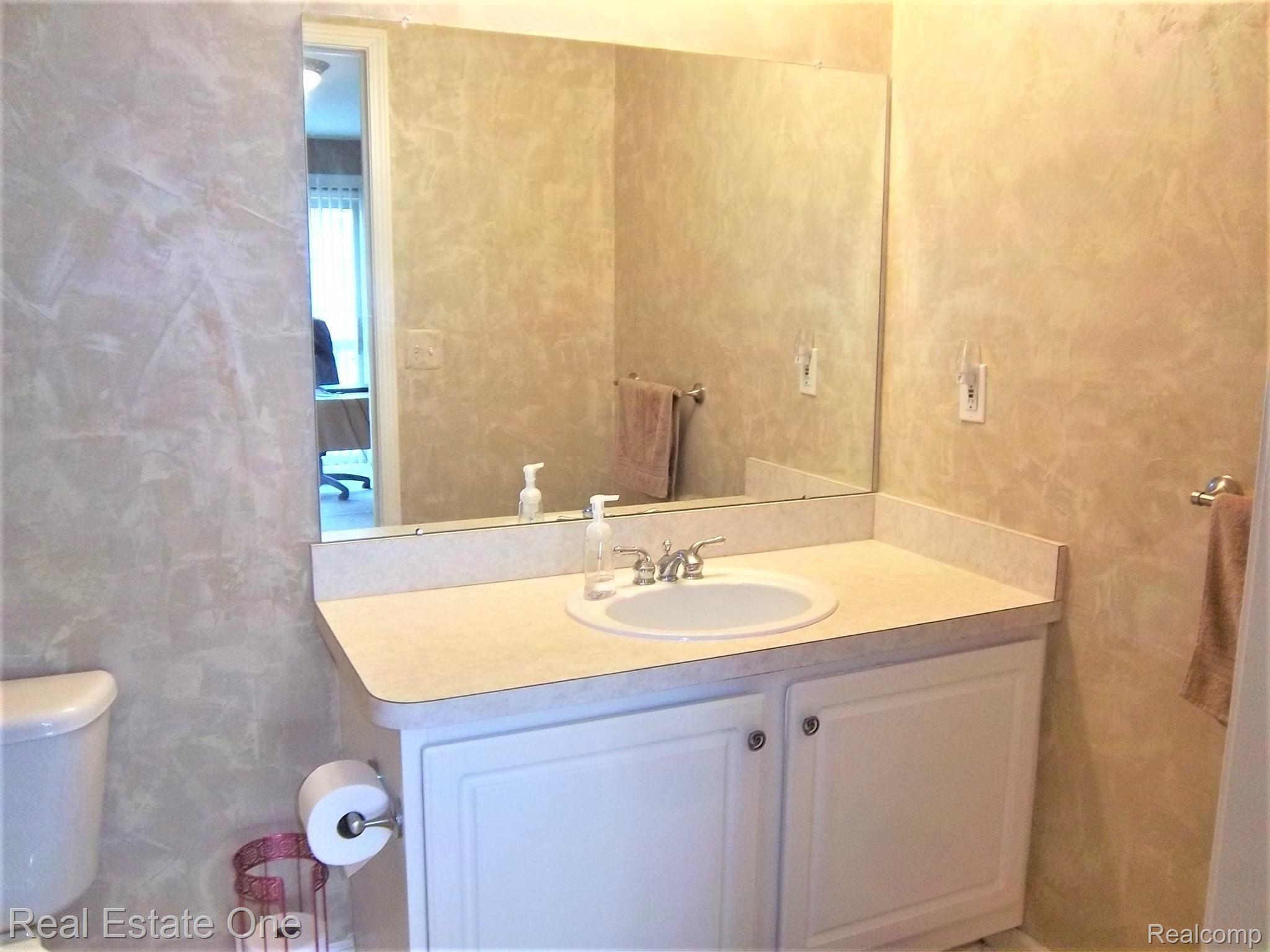 16802 Farmington Road Livonia, MI 48154 - Photo 12 of 23 POWDER ROOM